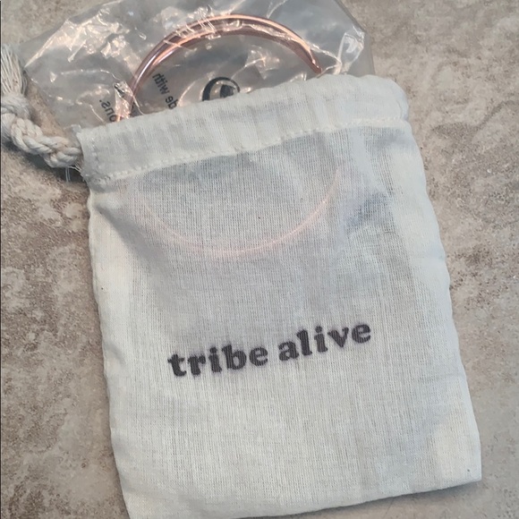 Tribe Alive rose gold crisscross bracelet. New - Picture 4 of 4